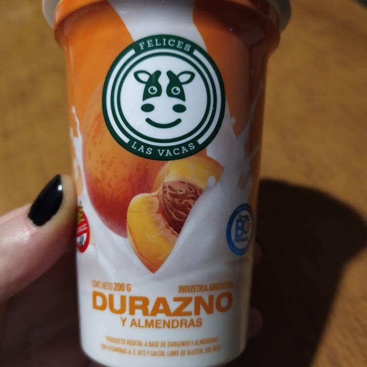 photo of Felices Las Vacas Yogur de Almendras y Durazno shared by @juligiri on  29 Oct 2021 - review