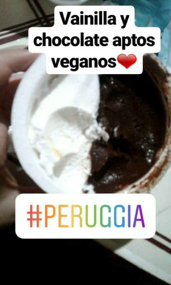 photo of Heladería Peruggia Helado De Vainilla Y Chocolate shared by @vegananivel5 on  12 Dec 2019 - review