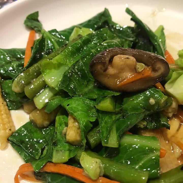 photo of Sanook Kitchen Vegetarian Stir-Fried Mixed Vegetables with Mushrooms shared by @earthlynlsy on  04 Mar 2020 - review