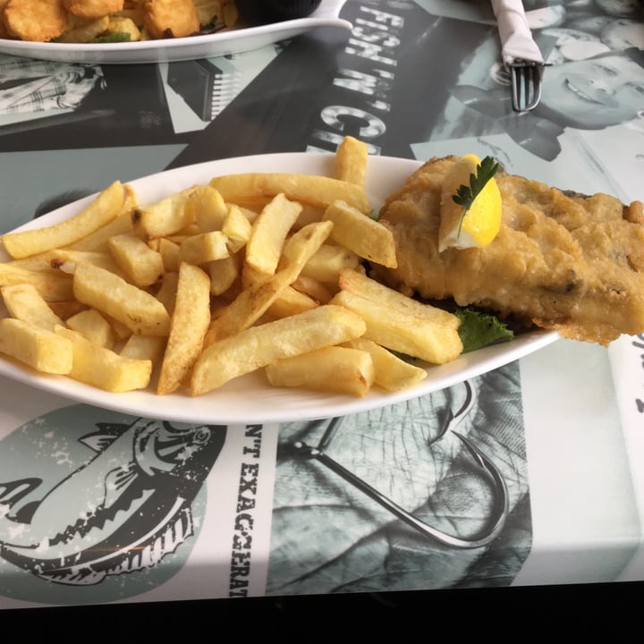 photo of Harbour Lights Restaurant Vegan Fish & Chips shared by @xxveganxx on  29 Dec 2021 - review
