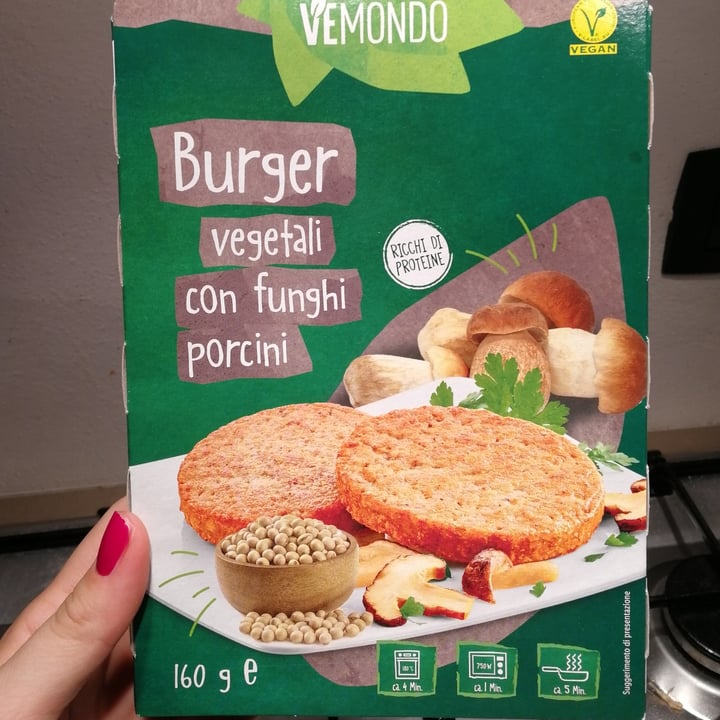 photo of Vemondo  Burger vegetali con funghi porcini shared by @giuliabo on  25 Aug 2022 - review