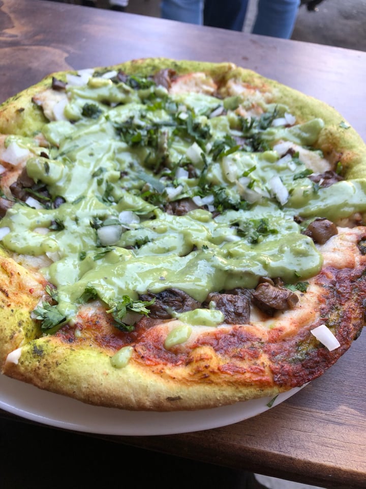 photo of Salvaxe Pizza carnitas shared by @instintovegano on  11 Jun 2019 - review