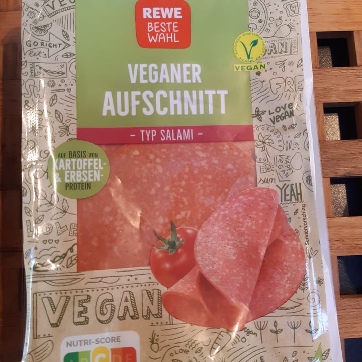 photo of REWE Beste Wahl Veganer Aufschnitt - Typ Salami shared by @dinesen on  03 Aug 2022 - review