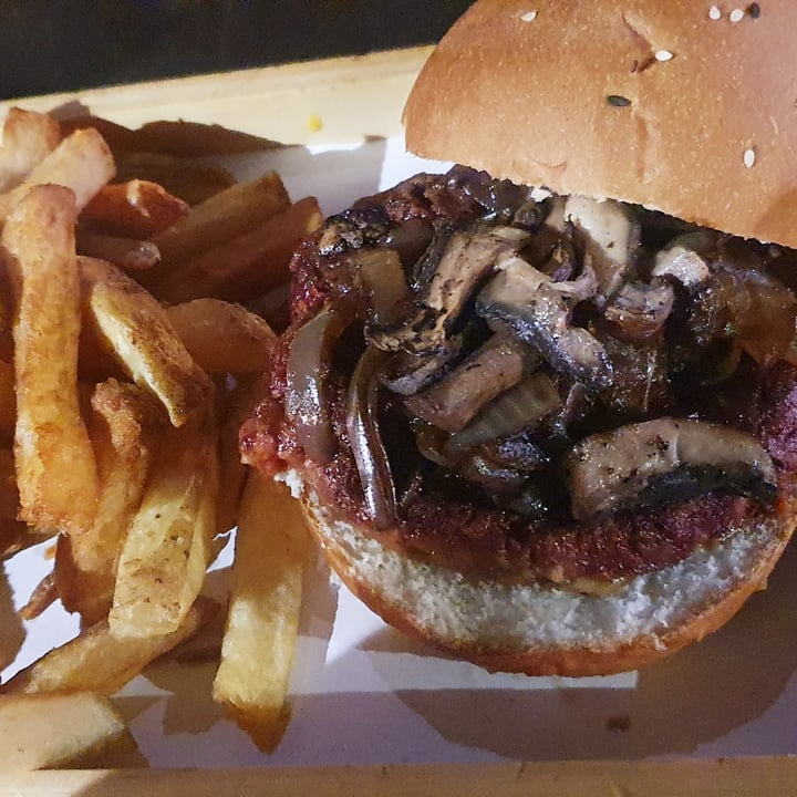 review photo of Tiberio Ribs & Burgers Hamburguesa de avena y barata + champignon +papas. shared by @agutorres on 19 Sep 2021 - review