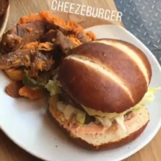 Photo of the dish “Cheezeburger”