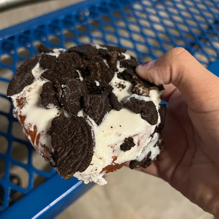 photo of Voodoo Doughnut Dirt Doughnut shared by @veganfta on  13 Jul 2022 - review