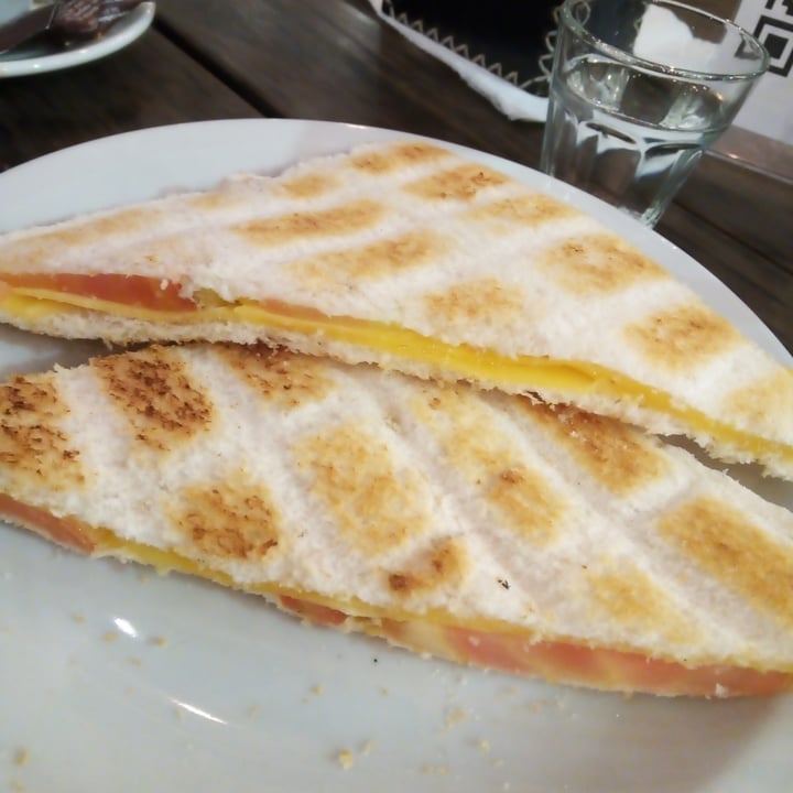 photo of Dolce Vita Tostado de queso y tomate shared by @camreggae on  09 Jul 2021 - review