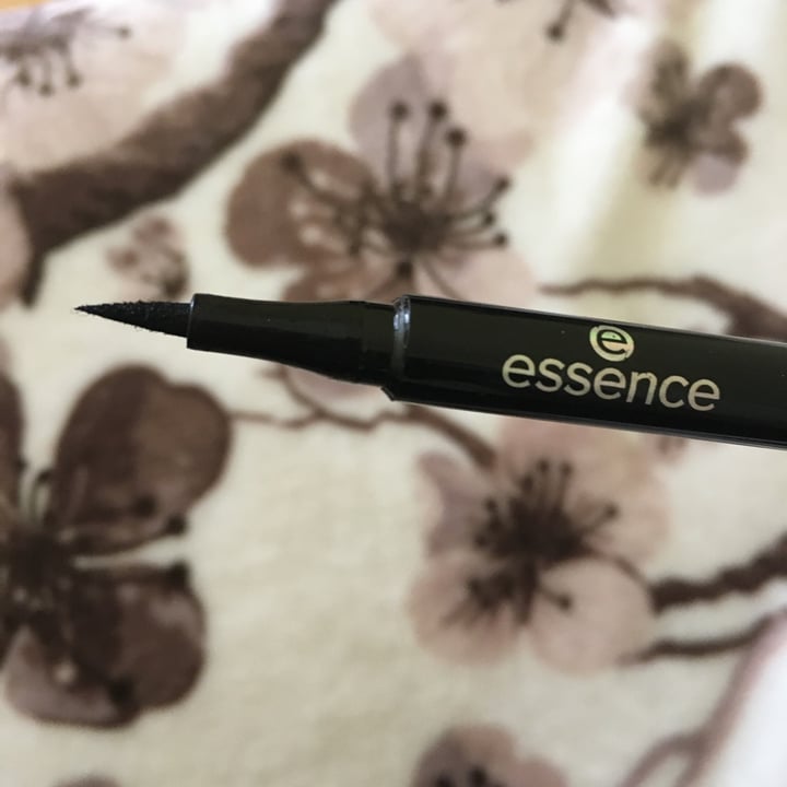 photo of Essence Cosmetics Eyeliner Pen Extra Longlasting shared by @telisa on  24 May 2022 - review