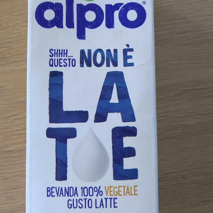 photo of Alpro This is Not Milk Classic Questo Non è Late Classico shared by @manuelap on  18 Jun 2022 - review