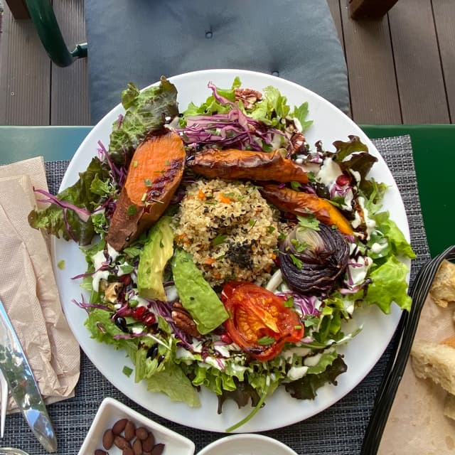 Photo of the dish “Salada de legumes com quinoa”