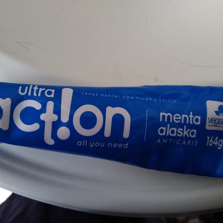 photo of Ultra action Creme Dental Menta Alaska Anticárie shared by @danimagalhaes on  11 May 2022 - review