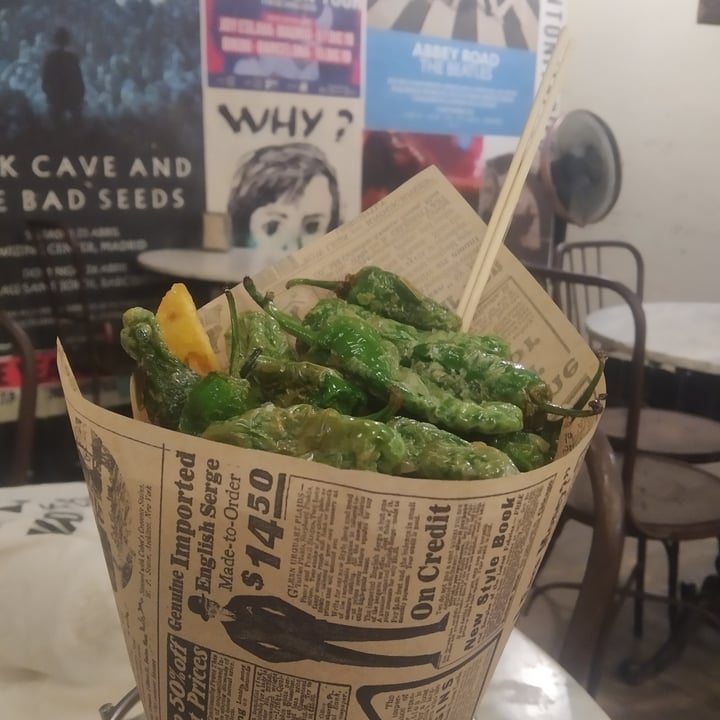 review photo of Las Fritas patatas con pimientos padron shared by @sofiapelosanimais on 11 Oct 2022 - review