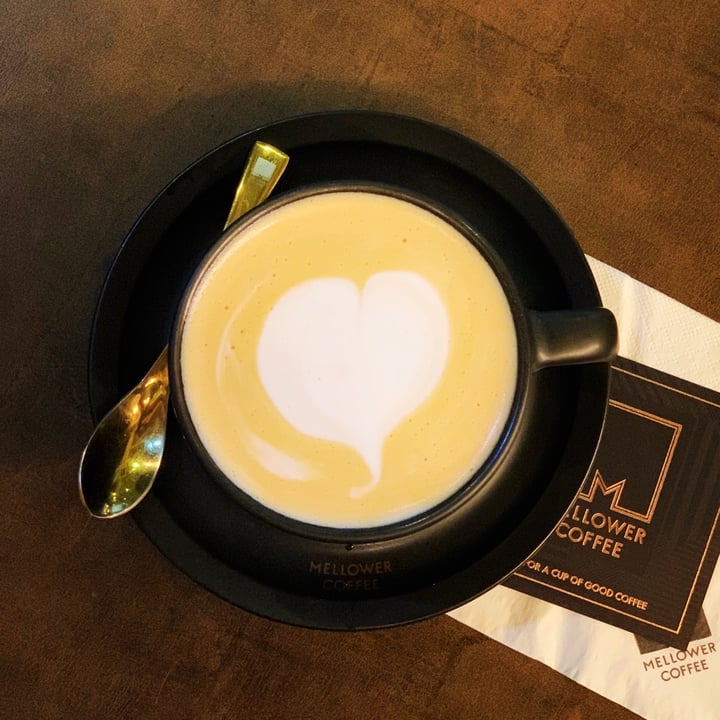 review photo of Mellower Coffee Singapore Oat milk Latte shared by @lasithalokuge on 23 Jan 2020 - review