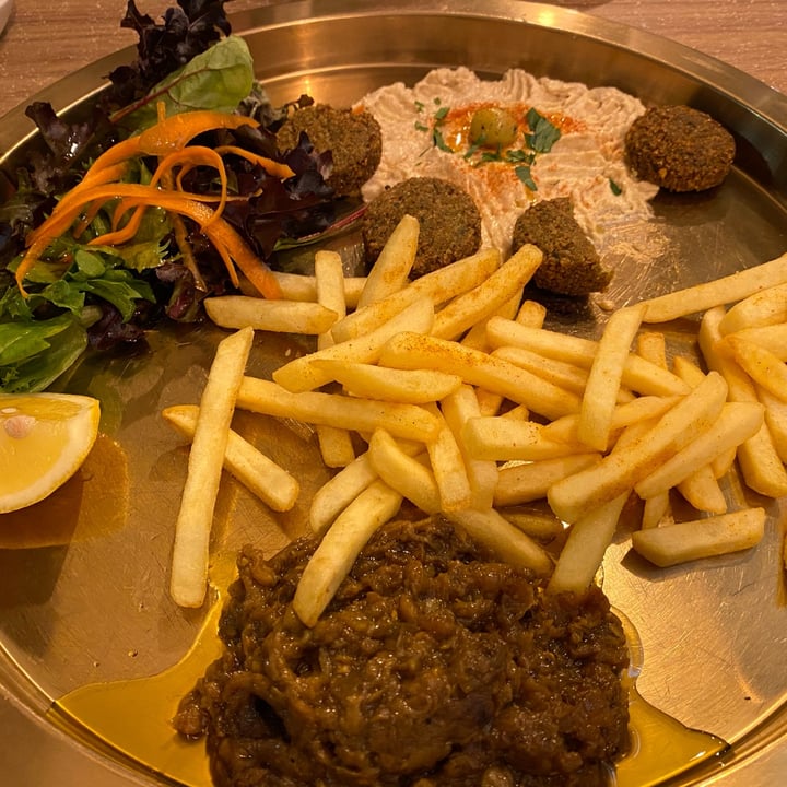 review photo of Fanoos Persian Grill Fanoos Veggie Platter shared by @hgoeseast on 05 Sep 2022 - review