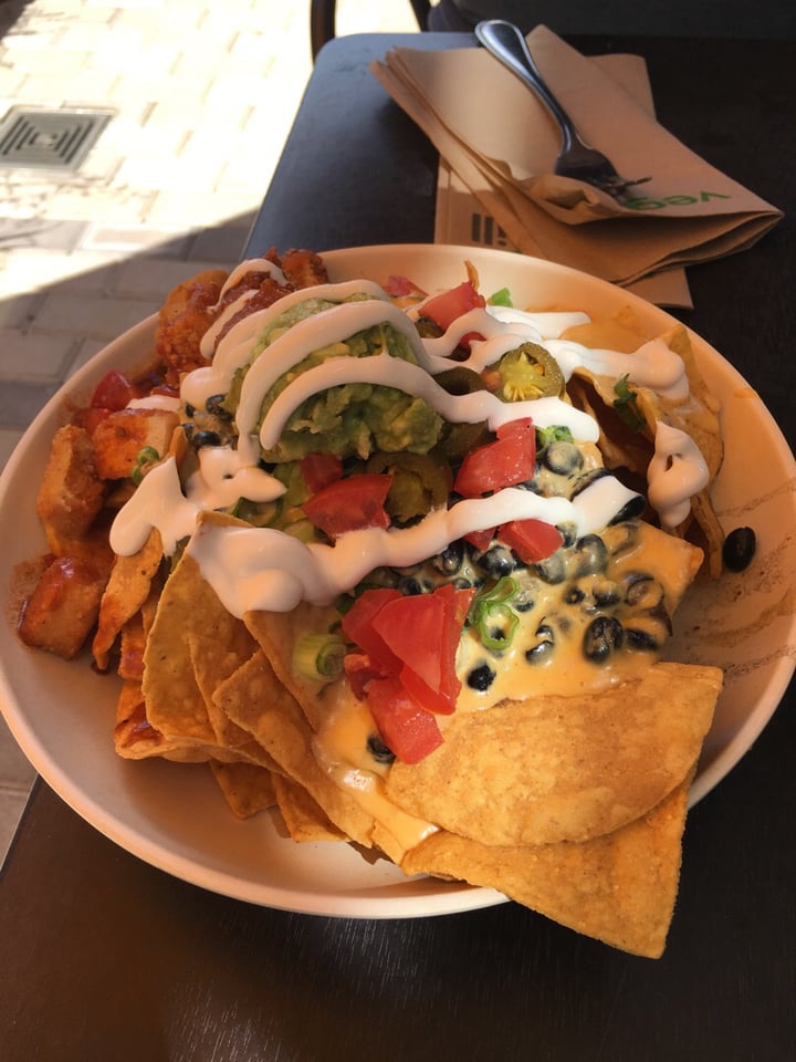photo of Veggie Grill Mondo nachos shared by @jaybuh on  13 Apr 2019 - review