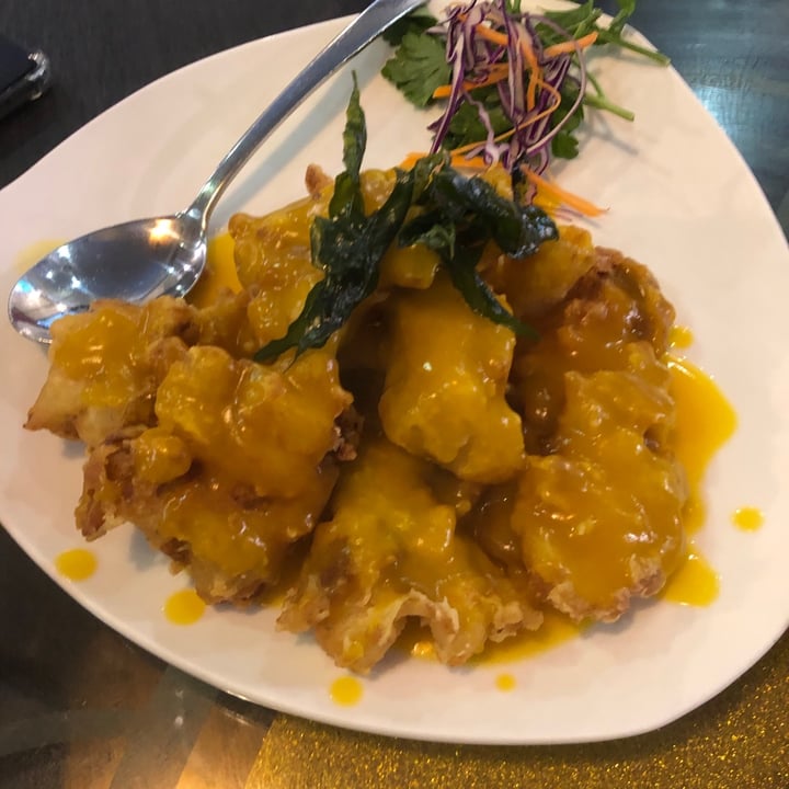 photo of New Fut Kai Vegetarian Restaurant Deep Fried Abalone Mushroom with Special Pumpkin Sauce shared by @meltingpotatoes on  11 Nov 2020 - review