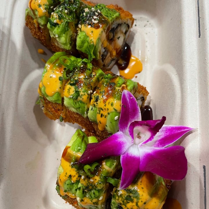 review photo of vegan castle Dragon Roll shared by @yelloow7 on 19 Jul 2021 - review