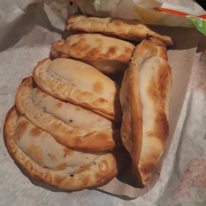 photo of Empanadas de 10 - San Justo Empanadas Veganas De Carne Vegetal shared by @belcha on  08 Jul 2021 - review