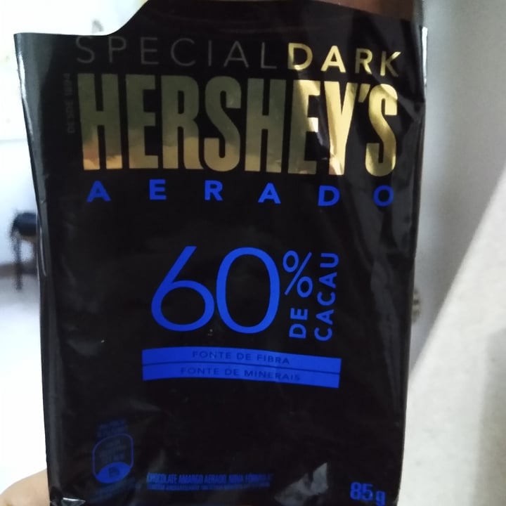 photo of Hershey's Special Dark Chocolate Aerado 60% de Cacau shared by @marianabuono on  27 Dec 2021 - review