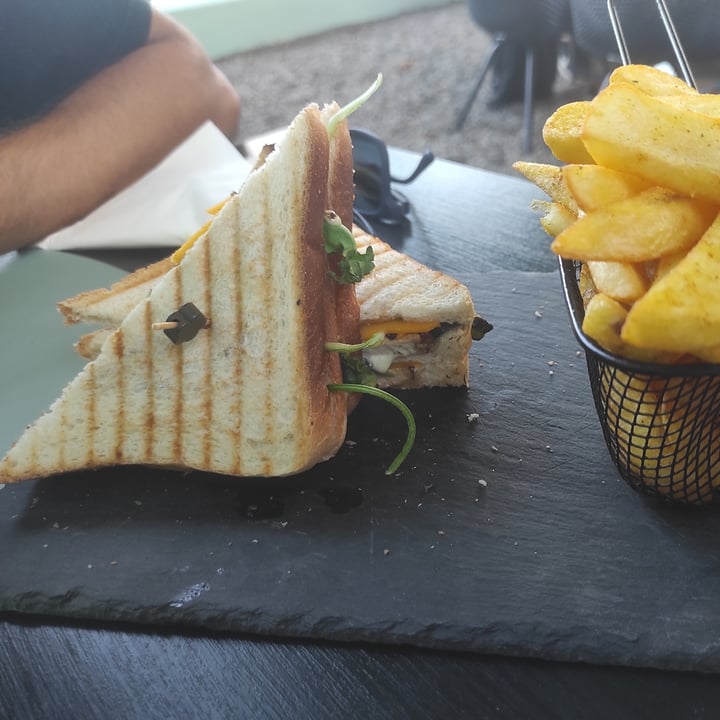 photo of Veggiezz X Garden Sandwich shared by @lixfeu on  24 Jul 2022 - review