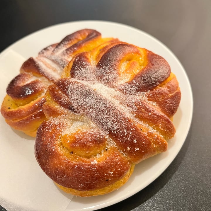 photo of STUK Saffransbulle and Oat Latte shared by @stagky on  10 Dec 2022 - review