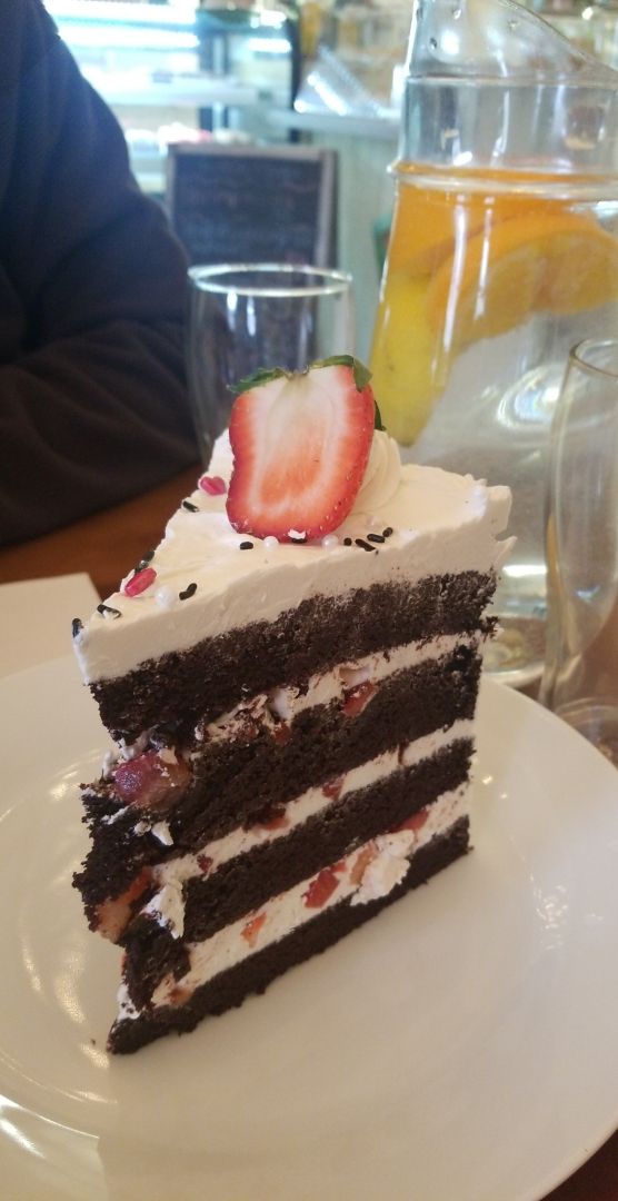photo of Kahiau's Bakery and Cafe Desserts shared by @theviolentvegan on  02 Apr 2020 - review