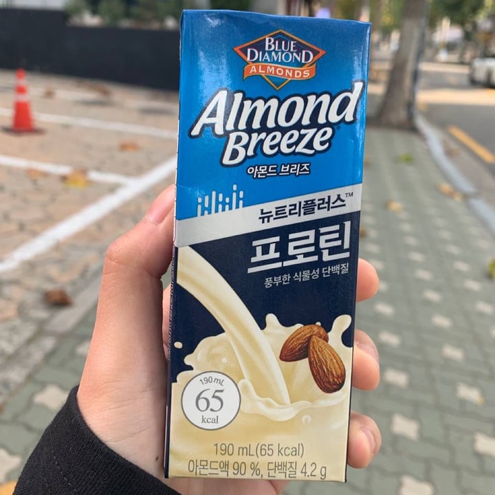 photo of Blue Diamond Almond Breeze shared by @piggy-egg on  12 Nov 2022 - review