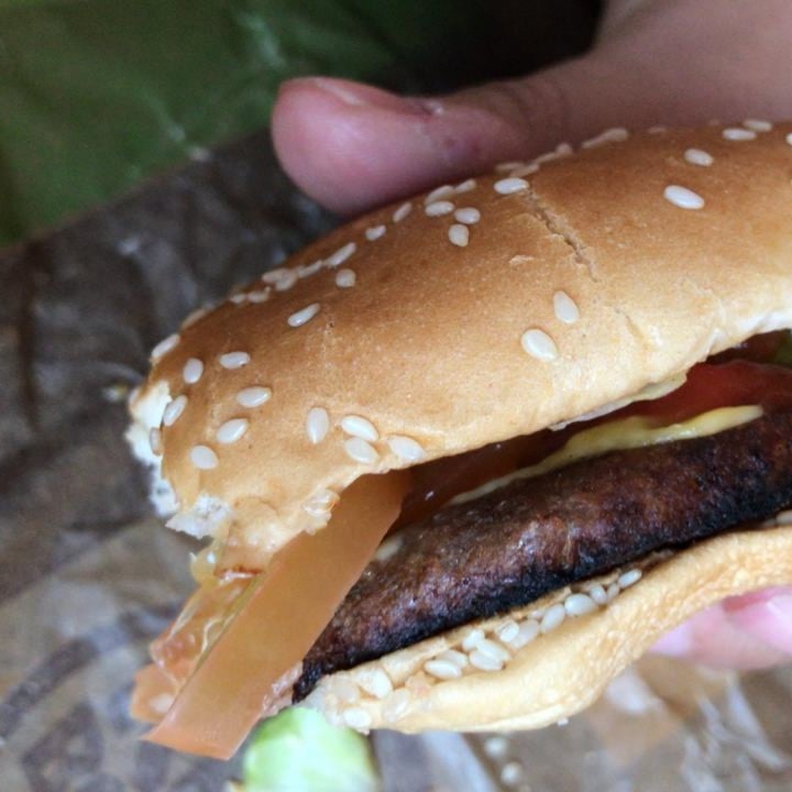 photo of Burger King Sevilla Amburguesa Vegetal shared by @juliachpz on  17 Mar 2021 - review