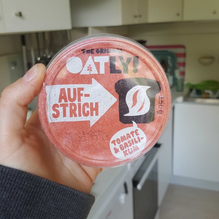 photo of Oatly Aufstrich Tomate & Basilikum (Tomato & Basil Spread) shared by @schloddi on  30 Apr 2020 - review