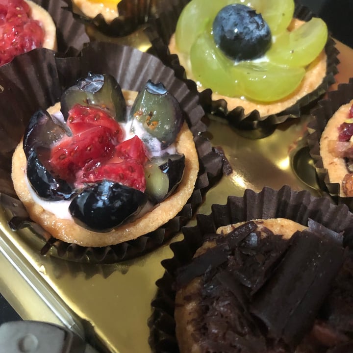 photo of Greendot PAYA LEBAR SQUARE Assorted vegan tarts shared by @soy-orbison on  06 Jul 2021 - review