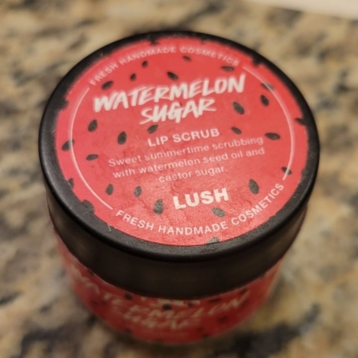 photo of LUSH Fresh Handmade Cosmetics Watermelon Lip Scub shared by @ella-the-pig on  26 May 2022 - review