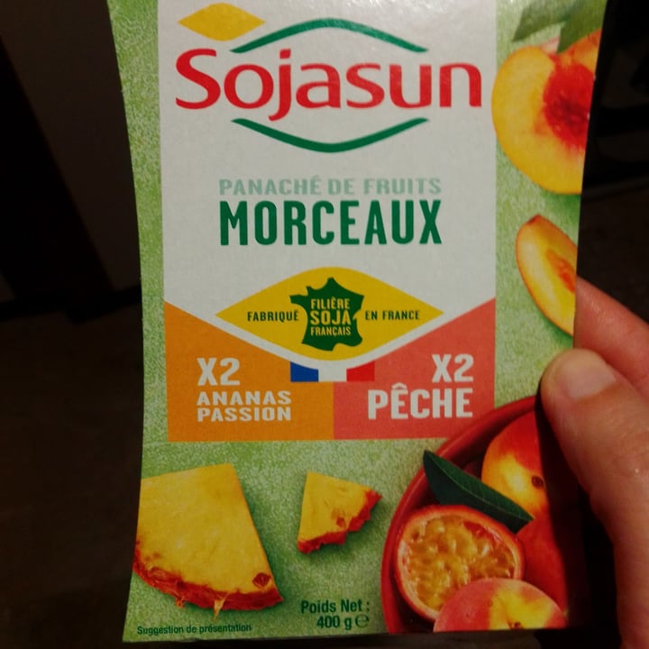 photo of Sojasun Yogurt ai pezzi di frutti della passione ed ananas e alle pesche shared by @vegatta on  22 Apr 2022 - review