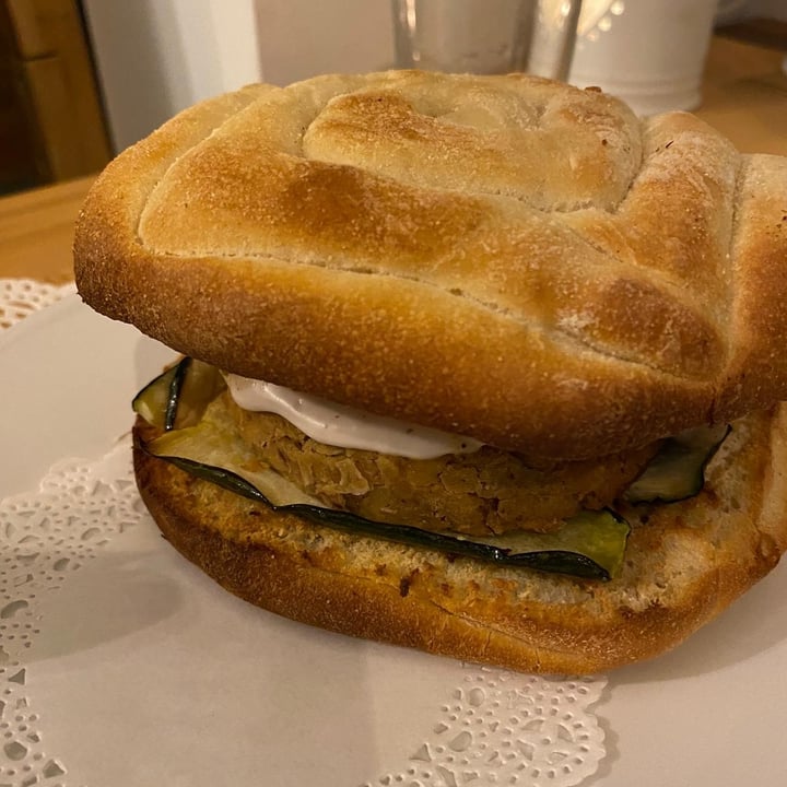 photo of VEG-Joy Gourmet burger shared by @giuliaheart89 on  24 Sep 2022 - review