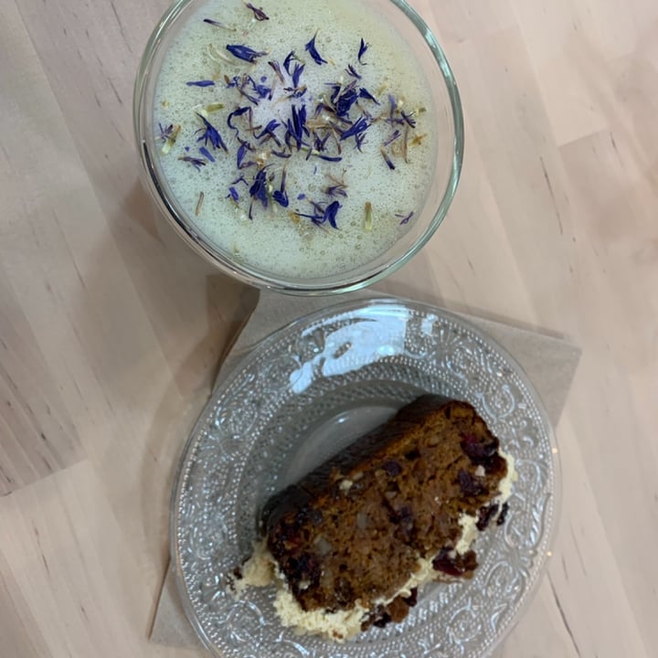 review photo of L'Eau Chaude Carrot Cake shared by @camirabier on 08 Feb 2022 - review