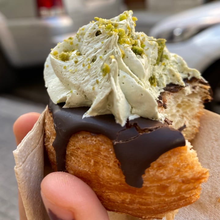 review photo of chök the chocolate kitchen Mini kronut vegano shared by @cassruiz on 16 Apr 2021 - review