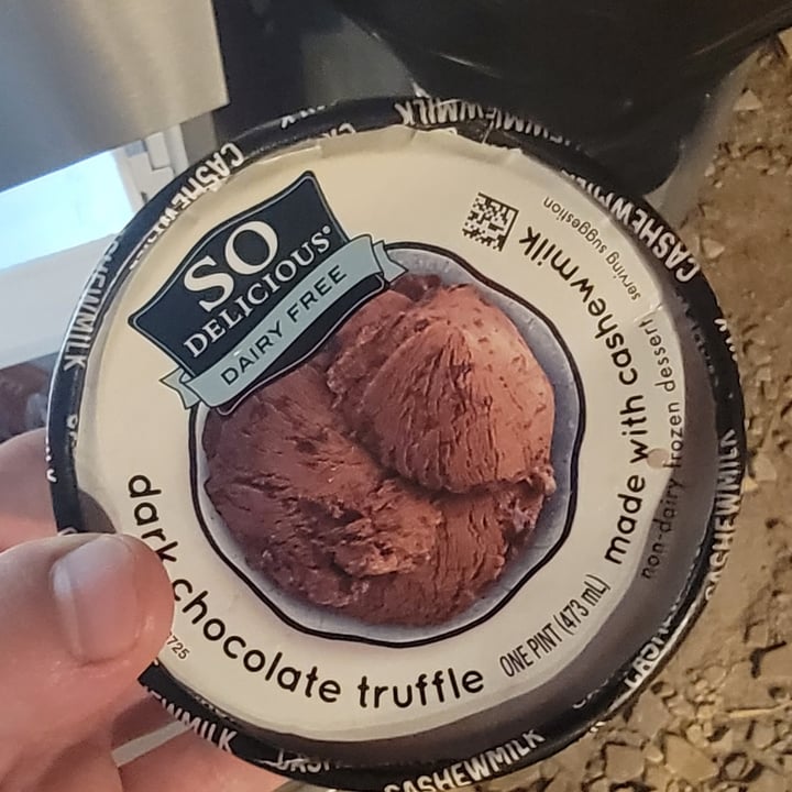 photo of So Delicious Dairy Free Chocolate Cookies N' Cream Cashewmilk Frozen Dessert shared by @sunshine777 on  01 Jun 2022 - review