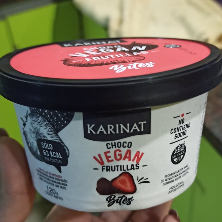 photo of Karinat Choco Vegan Frutillas Bites shared by @valengalante on  16 Aug 2021 - review