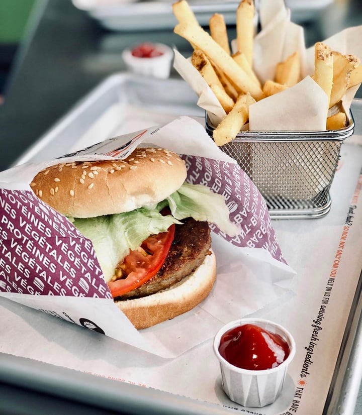 photo of A&W Canada Beyond Meat Burger shared by @peytonalix on  01 Aug 2019 - review