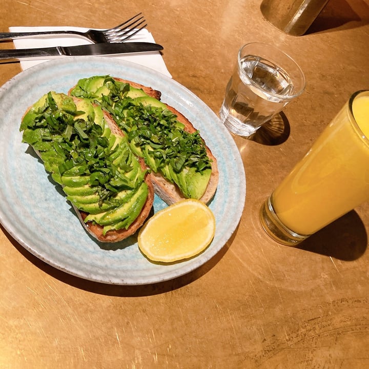 review photo of Fineprint Avocado Toast Classic - Lemon, Basil, Sea Salt shared by @lozwong on 01 Oct 2022 - review