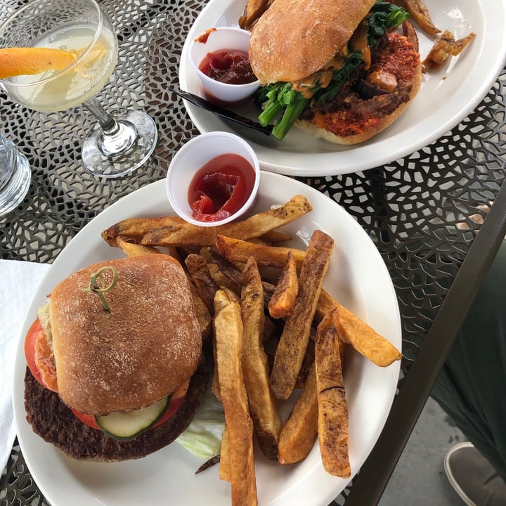 photo of Pearl Moon Woodstock Vegan burger shared by @wildling on  09 Jun 2021 - review