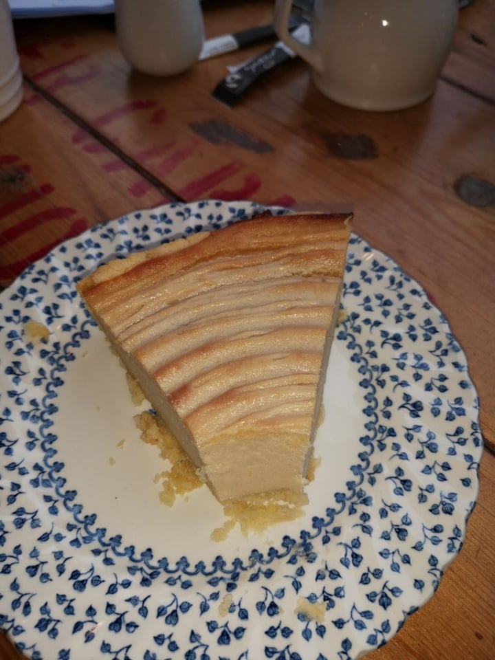photo of Café Kombucha Lemon Cheesecake shared by @paulinethenewarc on  28 Nov 2019 - review