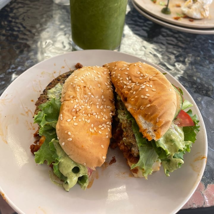 review photo of La Abeja del Real Hamburguesa Vegana shared by @chefaleveggie on 25 Jun 2022 - review
