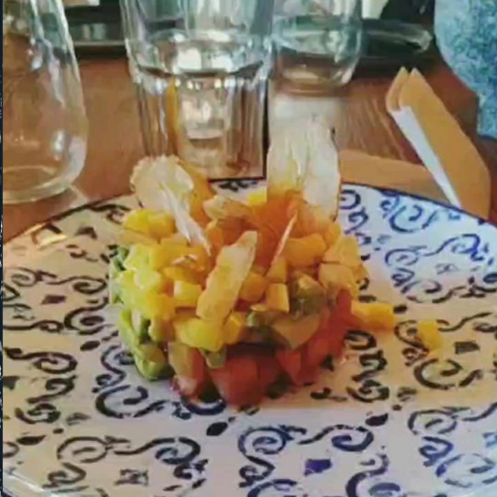 photo of Pipa & Co Tartar de tomate, aguacate, mango y chips de platano shared by @jvlx00 on  16 May 2020 - review