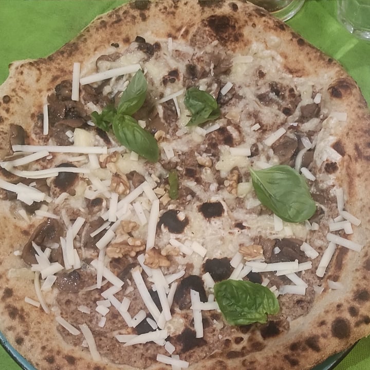 photo of Piperita Pizza scoiattolo shared by @chiaraveg30 on  09 Apr 2022 - review