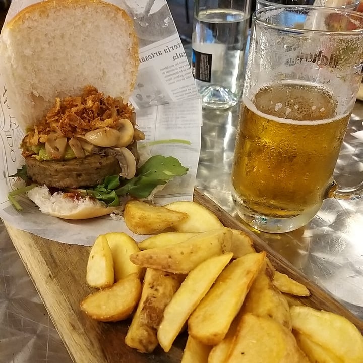 photo of Gran Terraza Lolita Pluma Lolita Veggie Burger shared by @valmar on  03 Apr 2022 - review