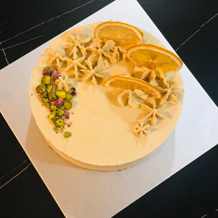 review photo of Cake botanica Lemon Cashew Cream Cake shared by @xinqiooi18 on 04 Apr 2021 - review