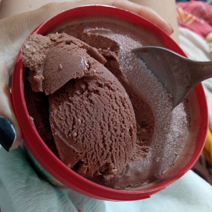 review photo of Kibon Sorvete Vegano Chocolate Com Avelã shared by @josywolfart on 13 Oct 2022 - review