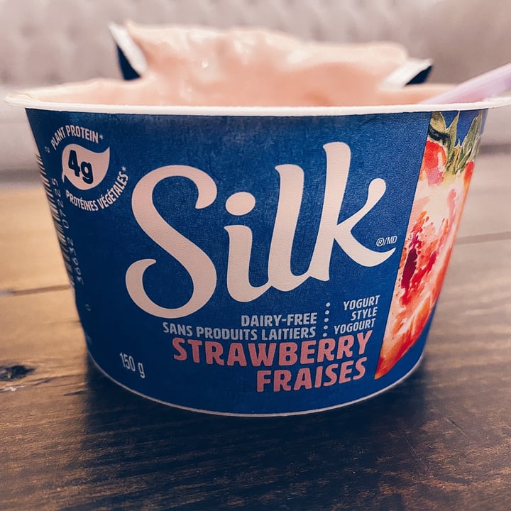 photo of Silk Strawberry Almondmilk Yogurt Alternative shared by @elysesimpson on  11 Feb 2021 - review