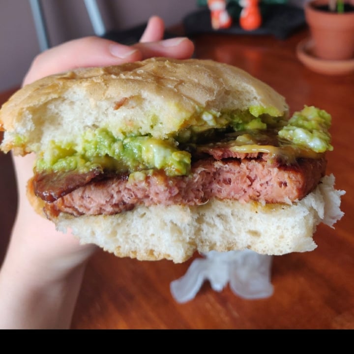 photo of Moving Mountains 2 plant-based 1/4 lb sausage burguers shared by @sopheen on  02 Feb 2021 - review