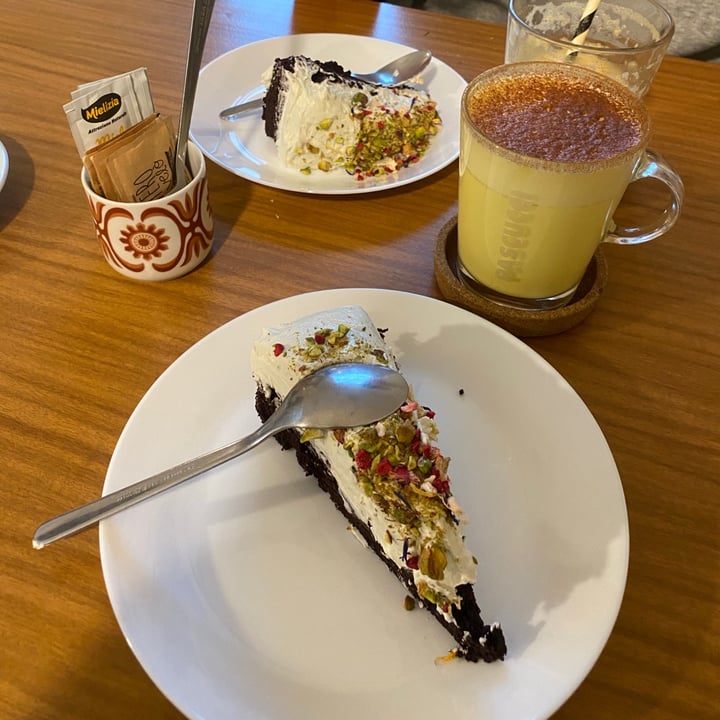 photo of Zucchero a Velò Pistachio Cake shared by @arjolla on  19 Feb 2021 - review